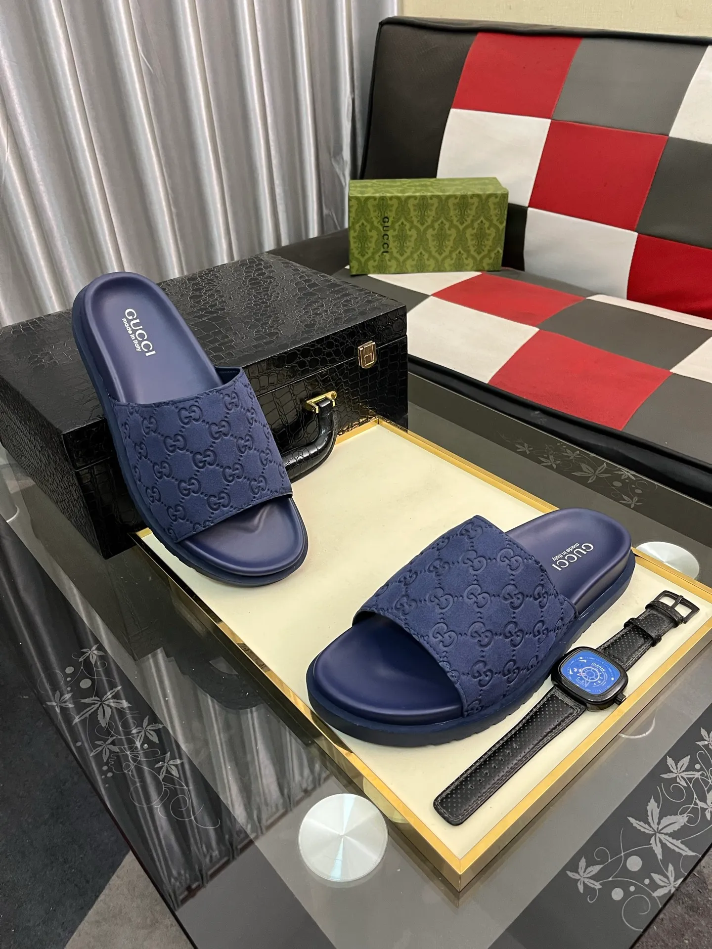Men's shoes 💰320⌚️⌚️ (gucci-Gucci) New men's slippers, high-end boutique, made of cowhide, with exquisite embossed logo decoration on the upper, fine workmanship, super soft soles, casual, loose and comfortable, a must-have in summer! \nsize：38-44
